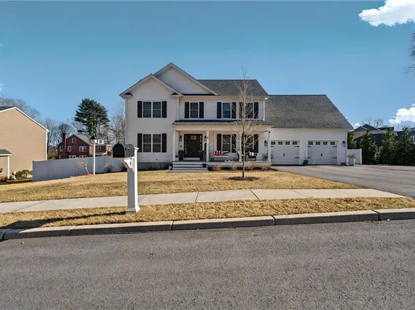 4 Paul Sprague Dr, Coventry, RI 02816