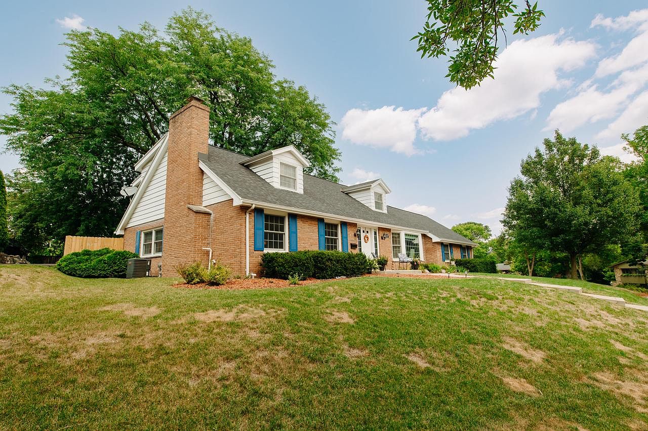 1110 Downing DRIVE, Waukesha, WI 53186 MLS 1844735 Zillow