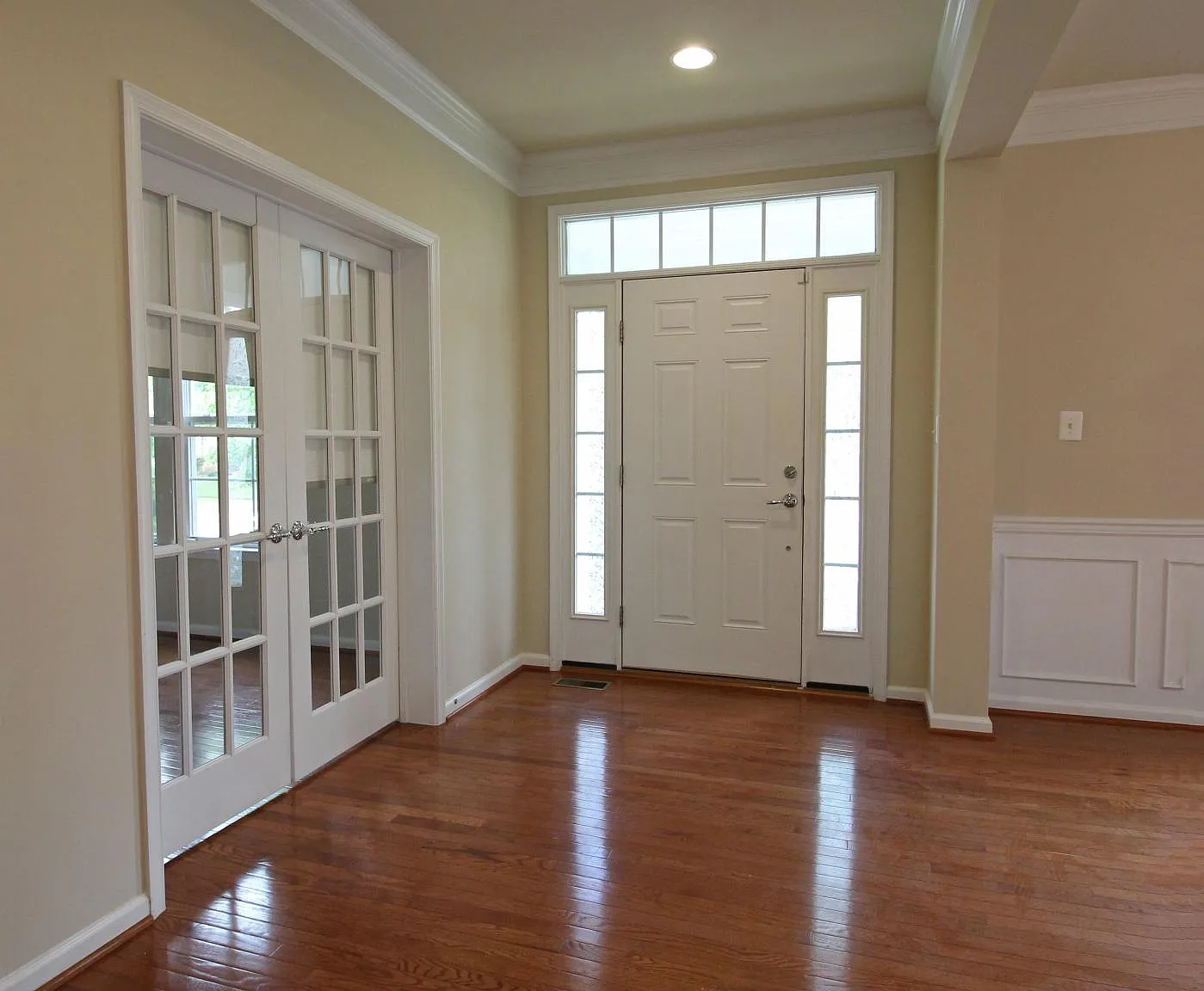 5 bed, 3.5 bath, 3000 sqft, $4,500 — Photo 2