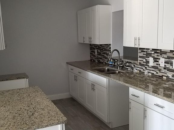 2nd image of 801 S Amelia Ave