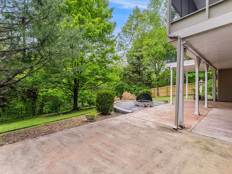 32 Latshaw Dr — Photo 28