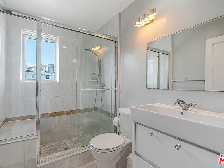 1645 Malcolm Ave #302 — Photo 35
