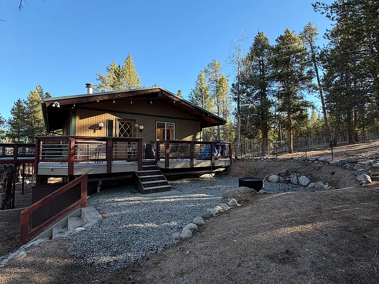 550 Peak View Dr — Photo 3