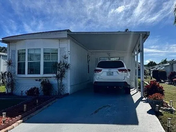 3 Brisa Ln, Port St Lucie, FL 34952