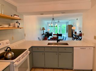 118 Palm Dr APT 16, Naples, FL 34112