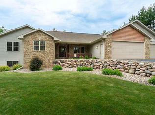 2235 Meadowood Dr, Kronenwetter, WI 54455