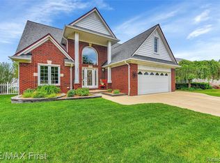 15389 Rambling Dr, Fraser, MI 48026