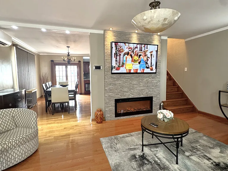 80-20 Margaret Pl #1G — Photo 7