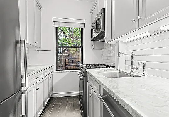 5th image of 320 W 90th St APT 1B