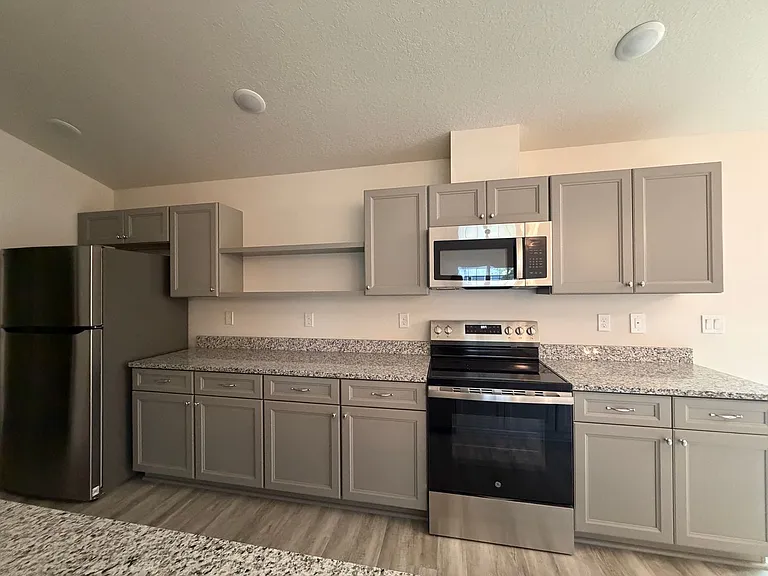 678 W Walkertown Dr — Photo 8