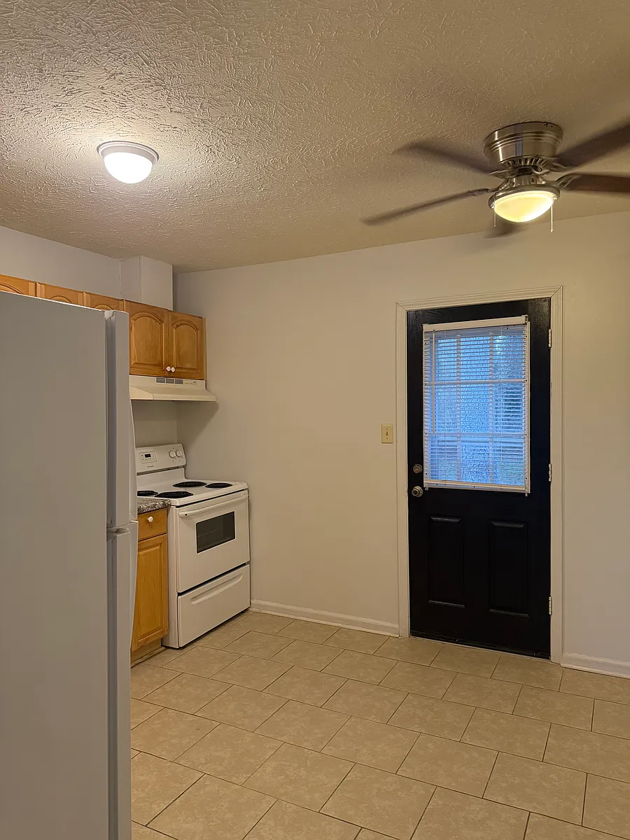 Building Photo - 385 Lexington Hts #385