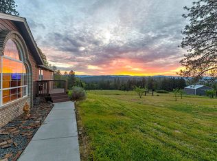 587 Summit Loop, Grants Pass, OR 97527