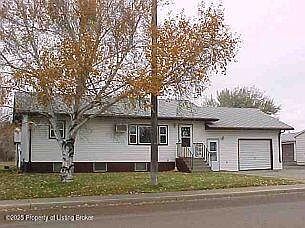 1st image of 227 10th Ave E