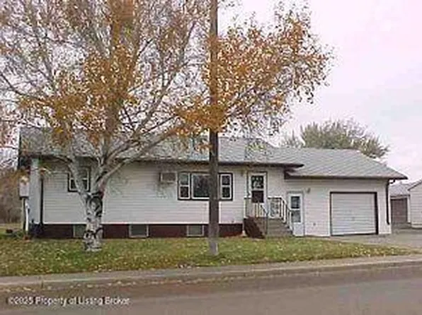227 10th Ave E, Dickinson, ND 58601