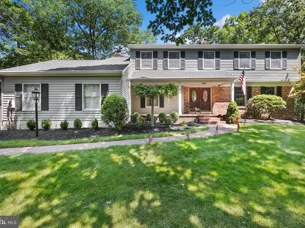 8 Wethersfield Dr, Medford, NJ 08055