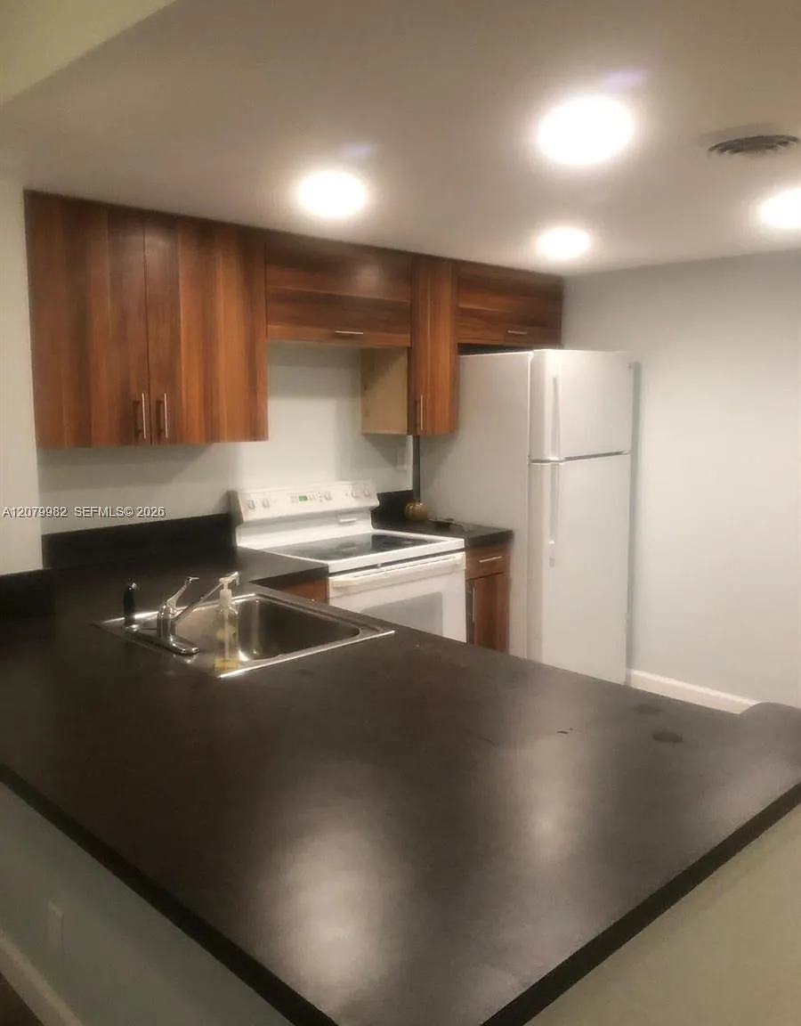 Sunrise Springs Condo I — Photo 1