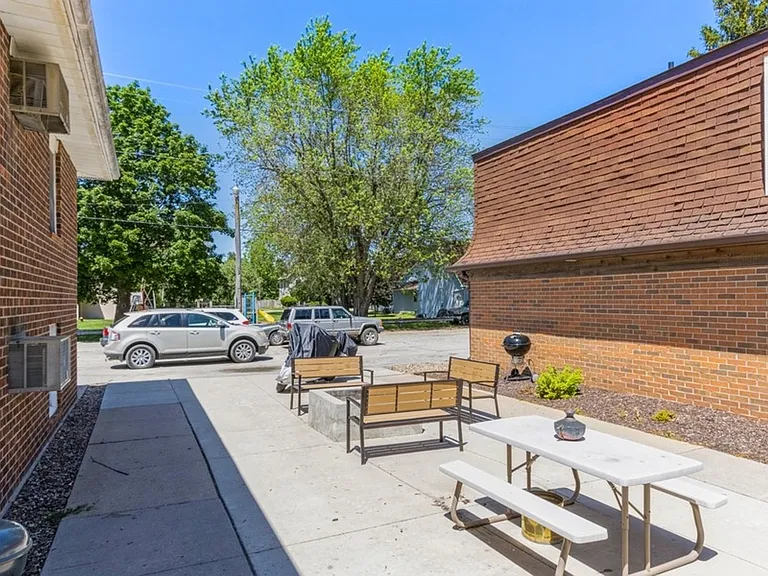 204-208 Main St — Photo 9