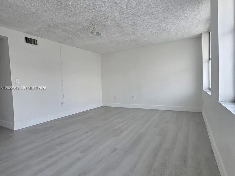1104 W 44th St #87 — Photo 12