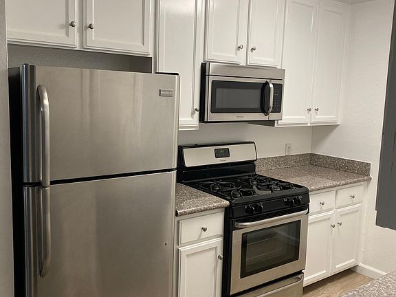 3rd image of 931 Tularosa Dr APT 13