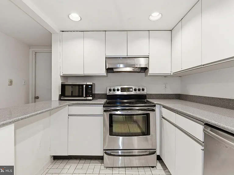 308 E Capitol St NE #11 — Photo 6