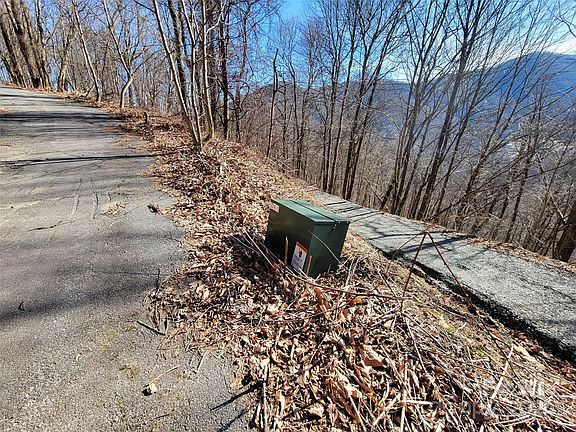 2nd image of 32 Marble Stone Dr