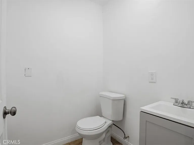 7542 White Oak Ave — Photo 15