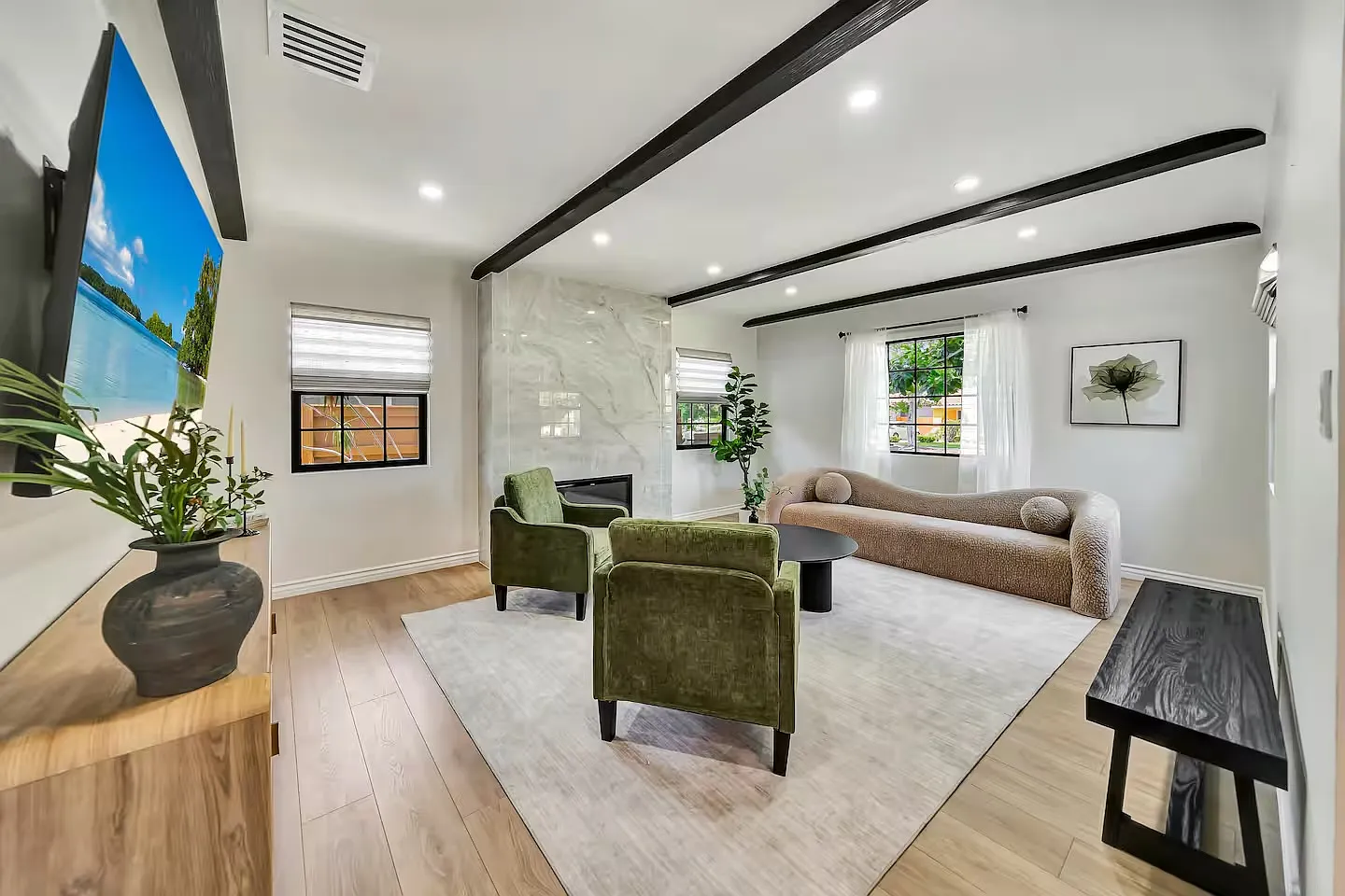 4 bed, 2.5 bath, 2000 sqft, $14,000 — Photo 4