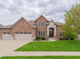 2804 Mowrey Dr, Bloomington, IL 61704