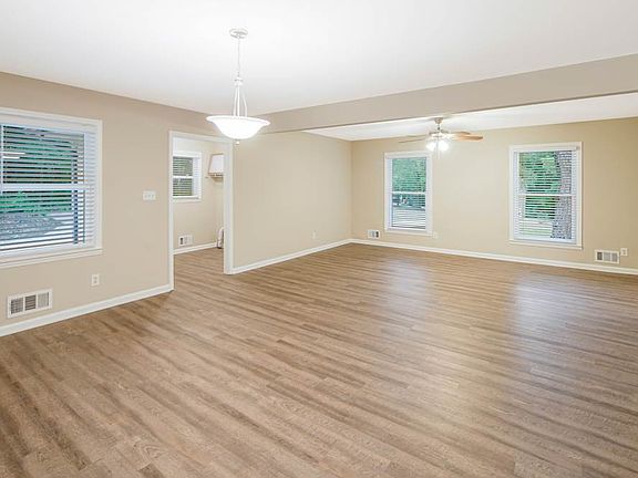 2nd image of 4068 Amsbury Rd