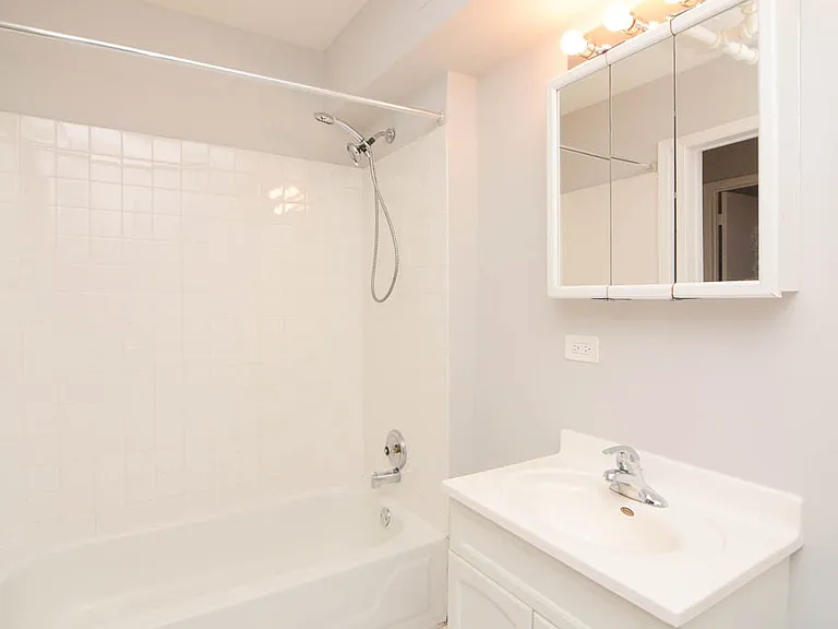 5736 N Winthrop Ave #410 — Photo 19