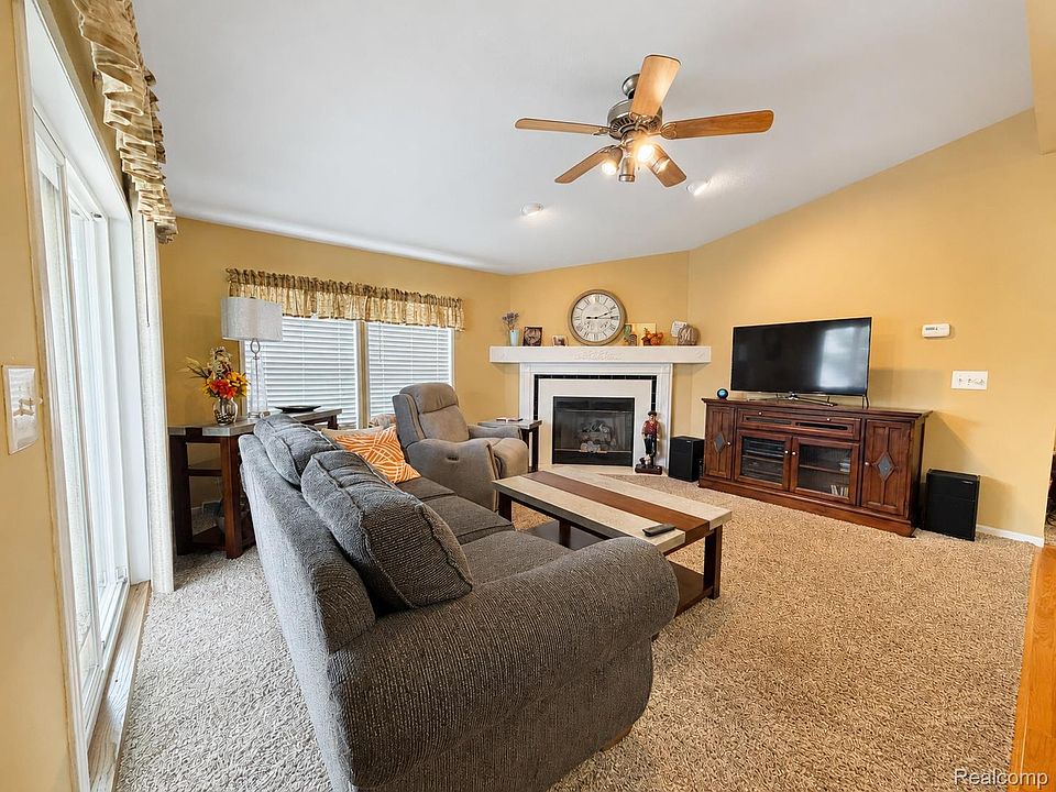 551 Twin Lakes Dr, photo 25