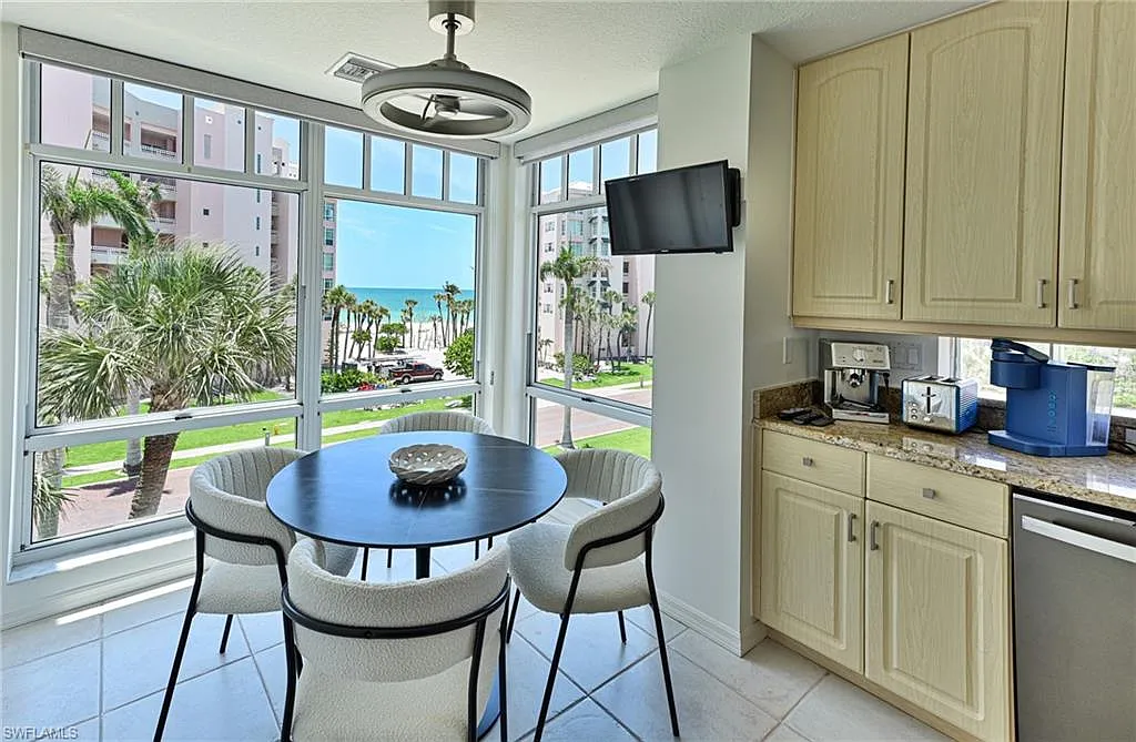 3 bed, 3.0 bath, 2003 sqft, $11,500 — Photo 3
