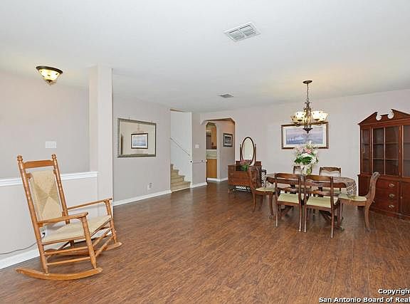 4th image of 220 Sophia Cir