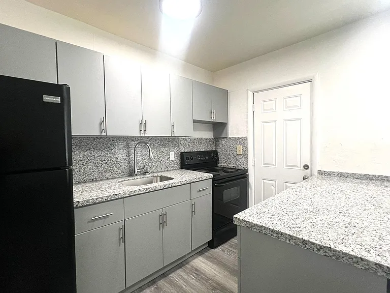 1545 NW 8th Ave — Photo 4
