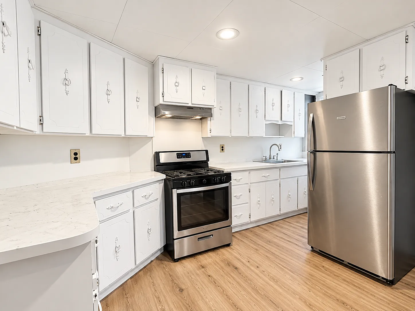 2 bed, 800 sqft, $2,300 — Photo 2
