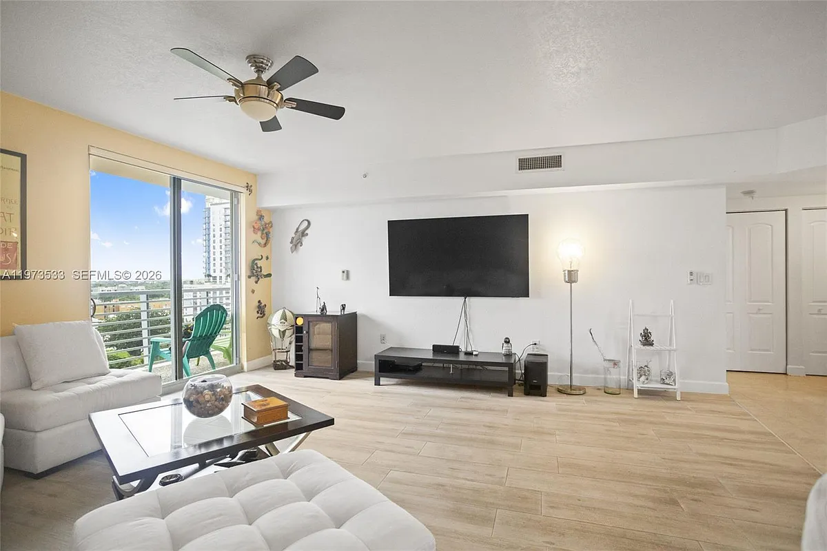 Building Photo - 1830 Radius Dr #1024