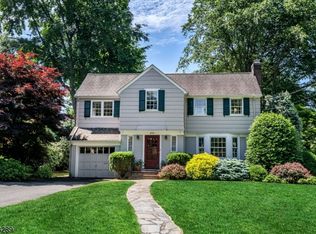 656 Sherwood Rd, Ho-ho-kus, NJ 07423