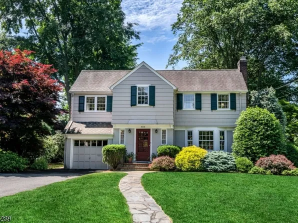 656 Sherwood Rd, Hohokus Boro, NJ 07423