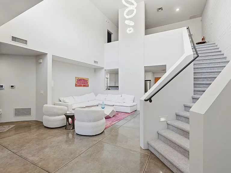 3225 E 3rd St — Photo 25