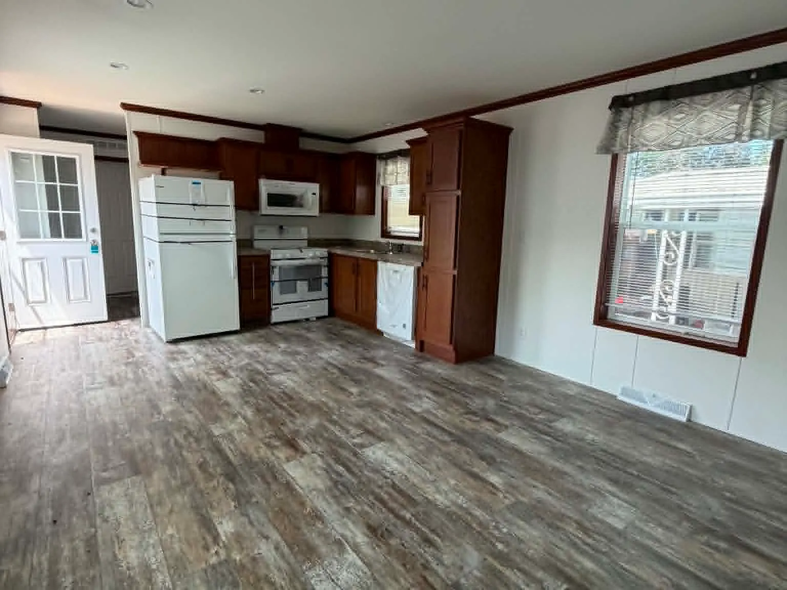 2 bed, $850 — Photo 2