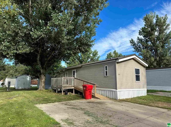 1030 Kim Ln, Vermillion, SD 57069