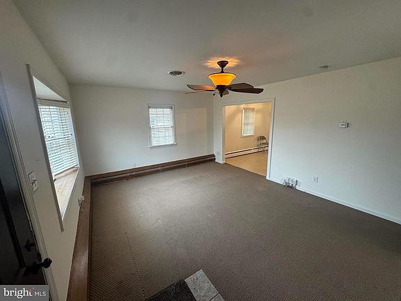 4th image of 18 W Redmont Rd