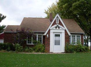 135 W Peoria, Pella, IA 50219