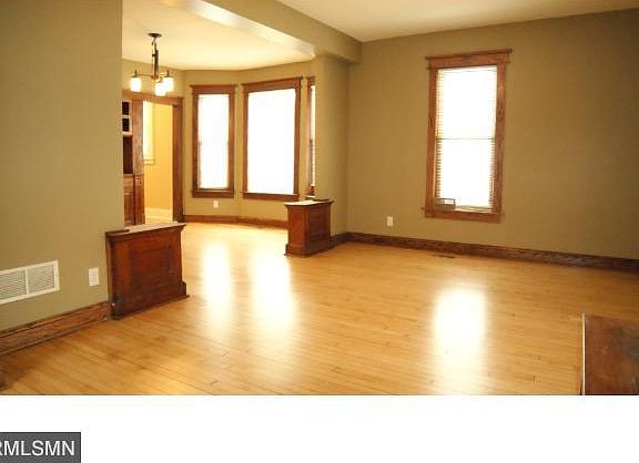 5th image of 2114 Irving Ave N