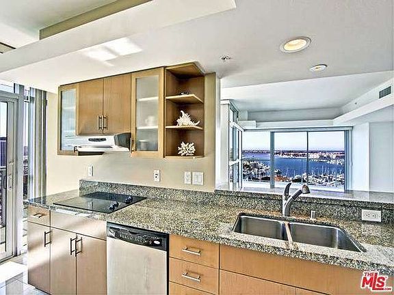 4th image of 13700 Marina Pointe Dr Unit 1201