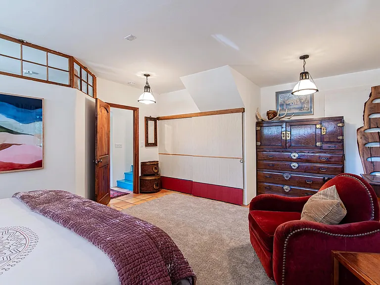 Bedroom / King Bed