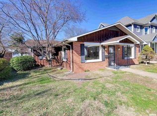 211 E 5th St, Flora, IL 62839