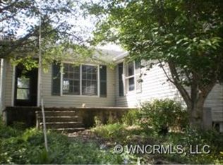 112 Gibbs St, Hendersonville, NC 28739