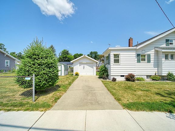 4th image of 600 N Pleasant St