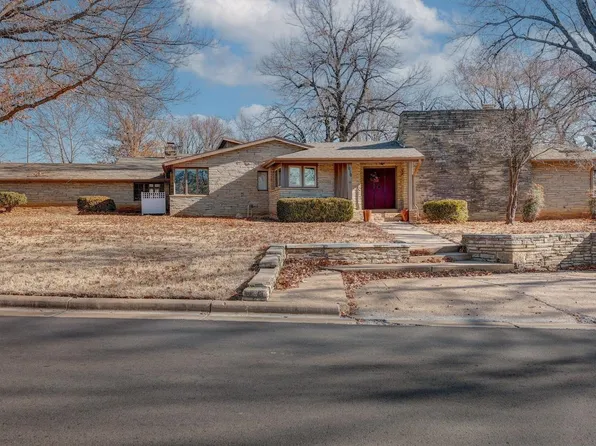 1010 Mound St, Winfield, KS 67156